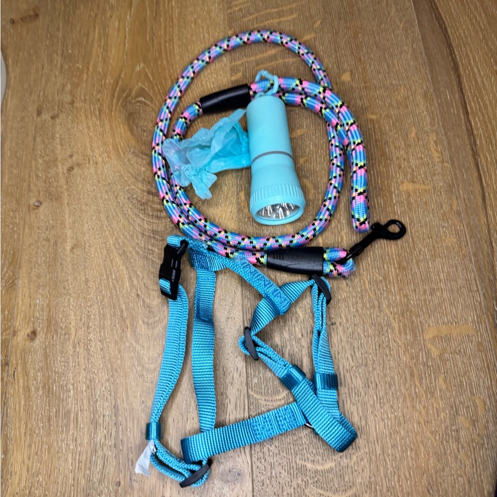Cat Dog Puppy Walk Set Kit harness Leash Bag Holder Flashlight 80s Style Retro - Picture 5 of 11